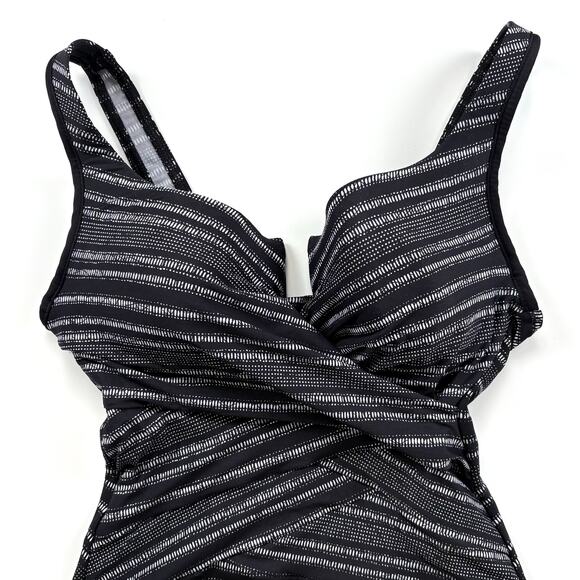 Miraclesuit Escape One Piece Swimsuit Size 8 Vacation Resort Beach Cruise Travel - Picture 4 of 16